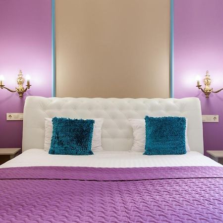 Family Residence Hotel Lviv Extérieur photo