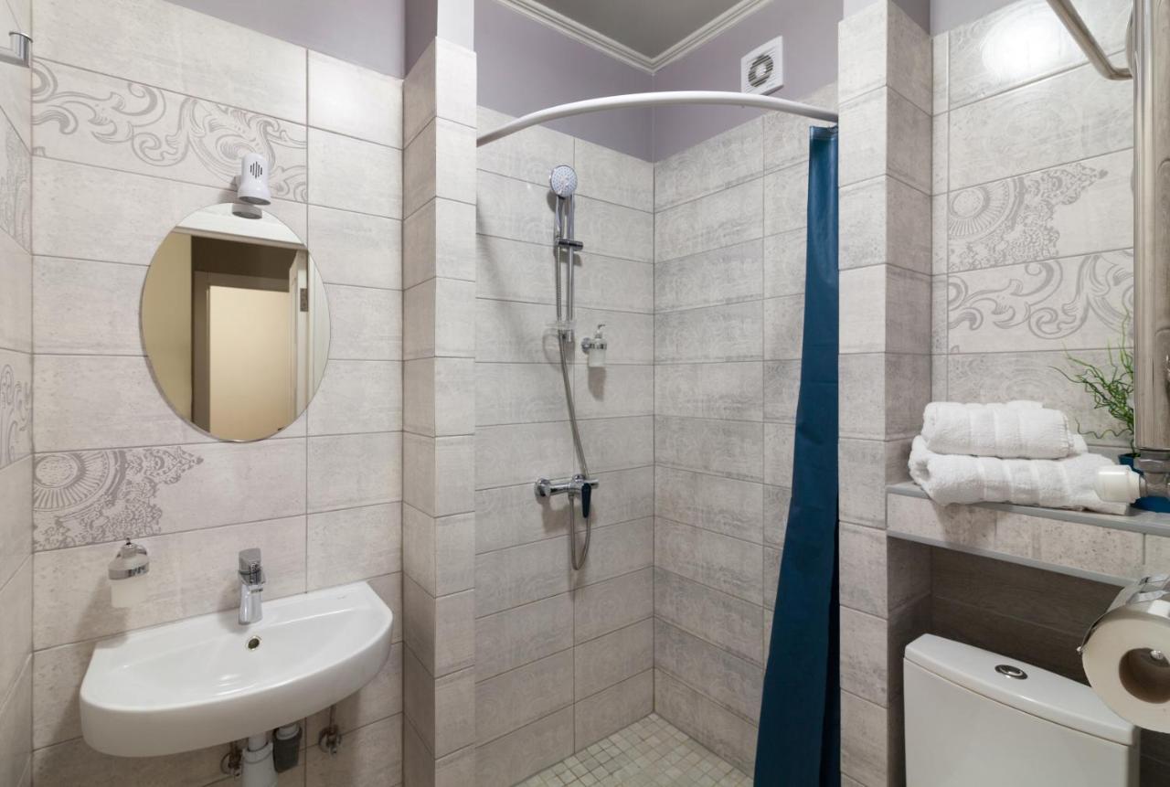 Family Residence Hotel Lviv Extérieur photo