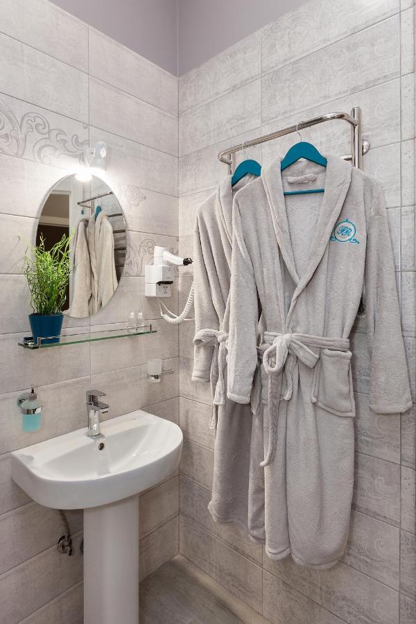 Family Residence Hotel Lviv Extérieur photo