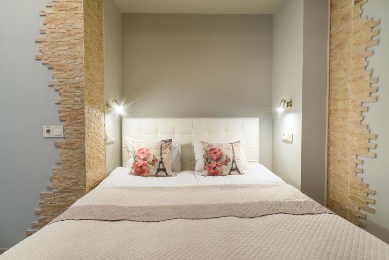 Family Residence Hotel Lviv Extérieur photo