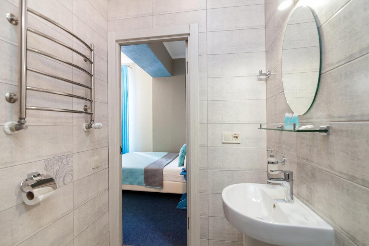 Family Residence Hotel Lviv Extérieur photo