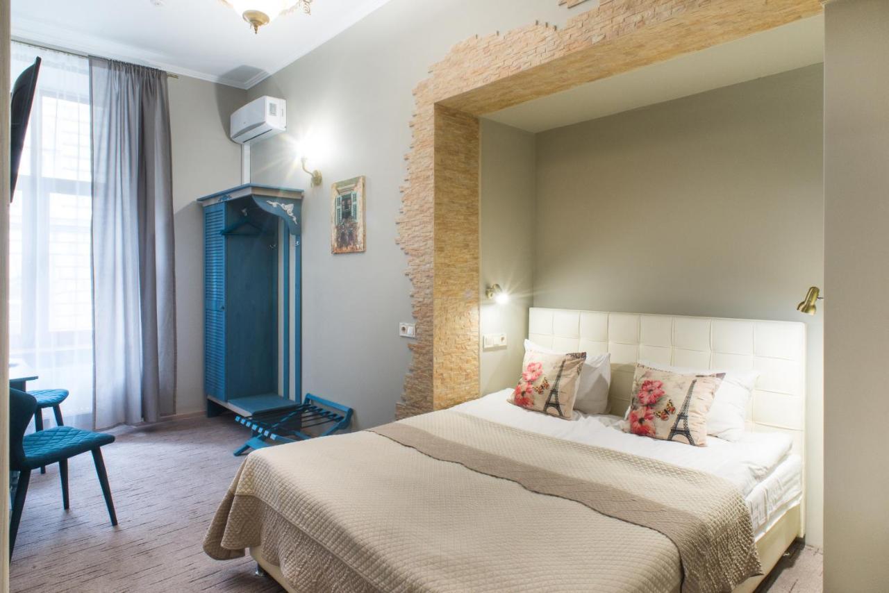 Family Residence Hotel Lviv Extérieur photo