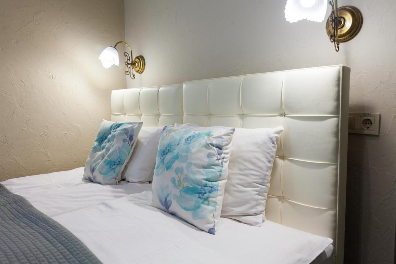 Family Residence Hotel Lviv Extérieur photo