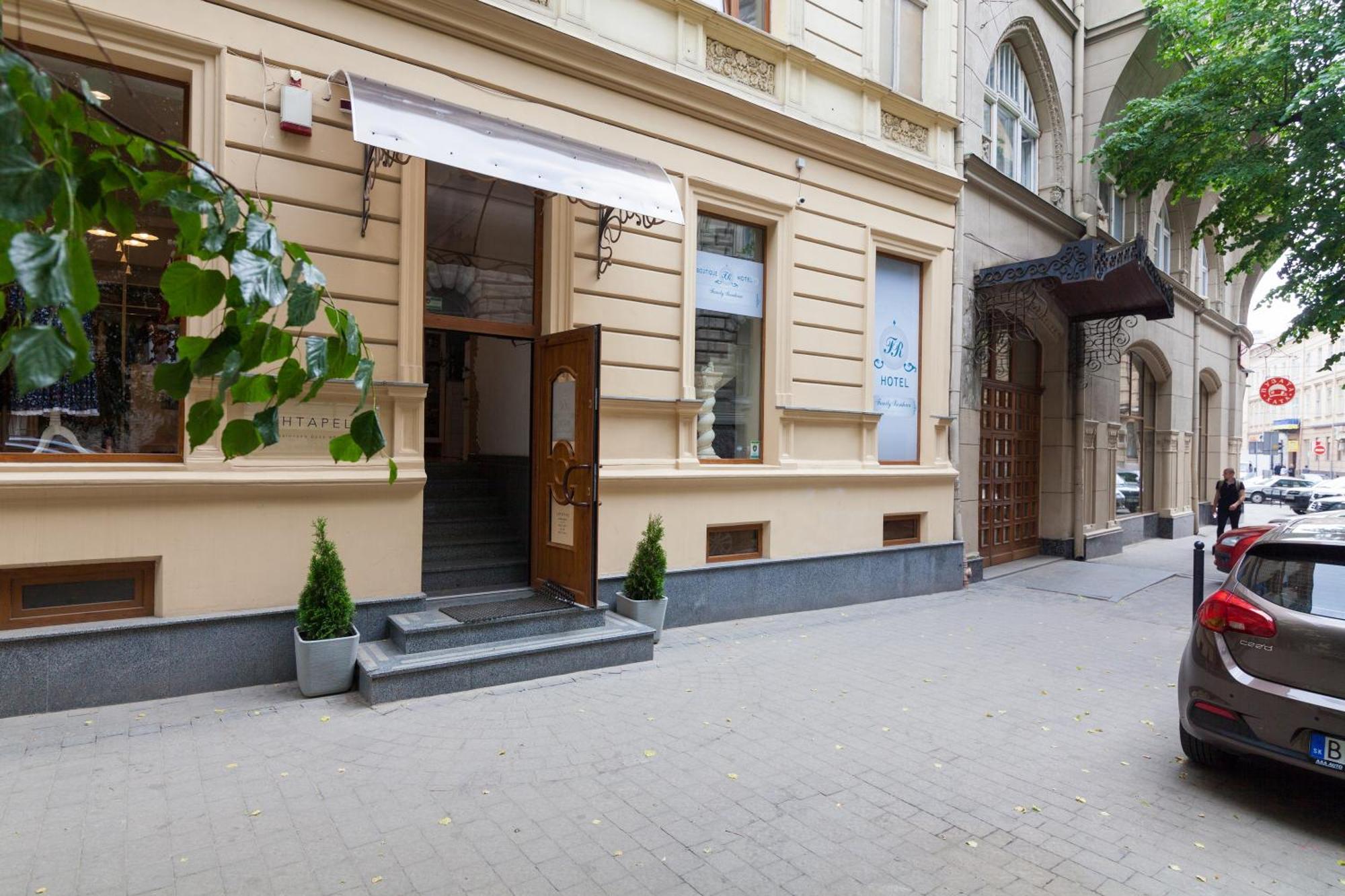 Family Residence Hotel Lviv Extérieur photo